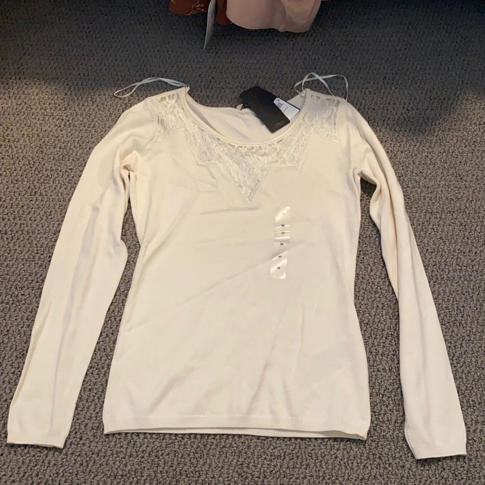 NWT Guess light weight cream sweater w/ lace